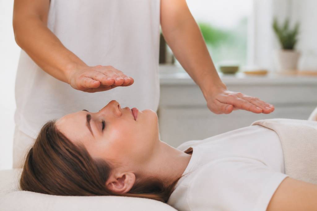 Soins reiki : bienfaits, déroulement et conseils pour une séance réussie